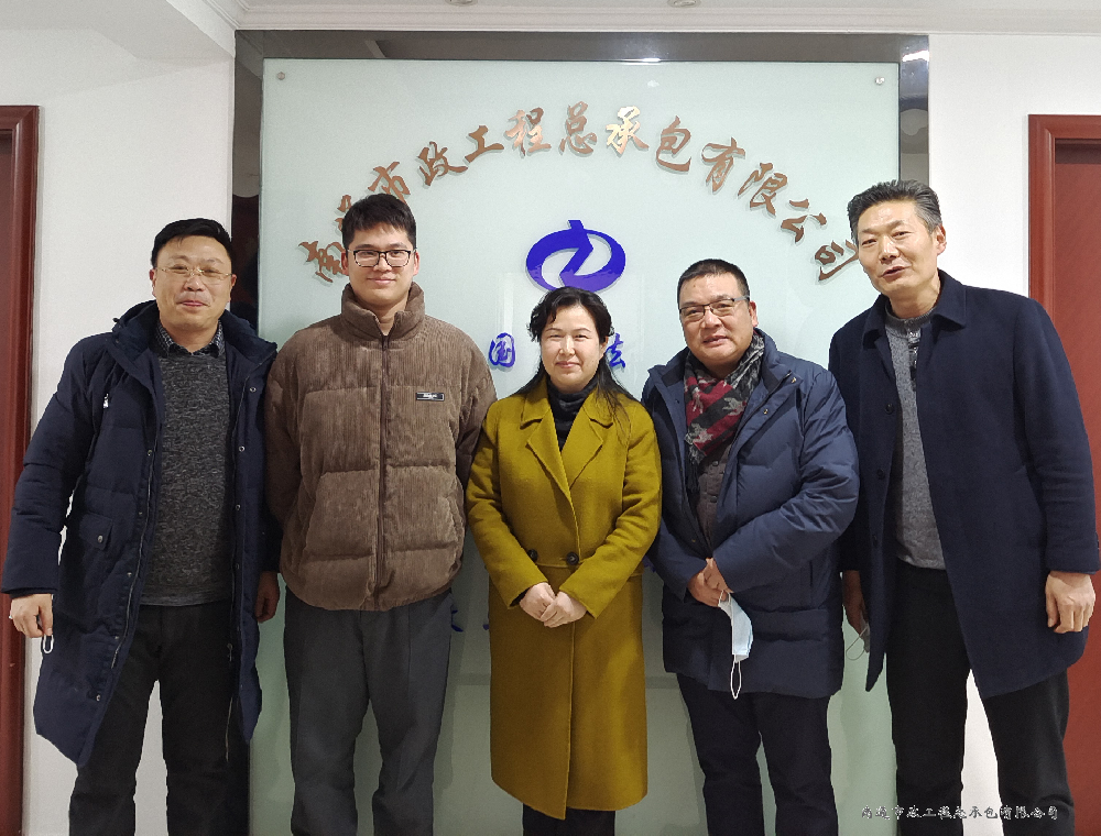 崇川區(qū)政府副區(qū)長(zhǎng)嚴(yán)英調(diào)研總公司